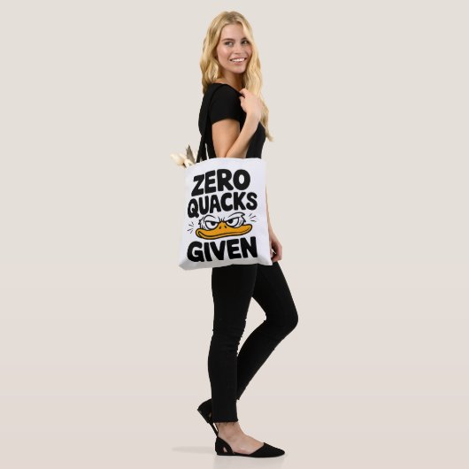 Grumpy Duck "Zero Quacks Gezien" Grappig Sarcastis Tote Bag (Op model)