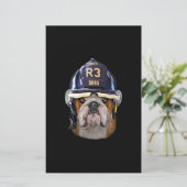 Grumpy English Bulldog Wearing Firefighter Helmet Briefpapier (Staand voorkant)