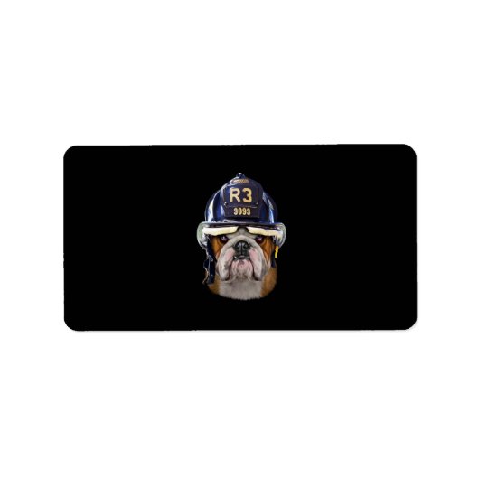 Grumpy English Bulldog Wearing Firefighter Helmet Etiket (Voorkant)