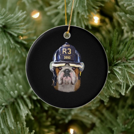 Grumpy English Bulldog Wearing Firefighter Helmet Keramisch Ornament (Boom)
