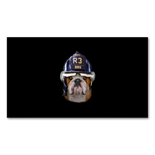 Grumpy English Bulldog Wearing Firefighter Helmet Magnetisch Visitekaartje (Voorkant)