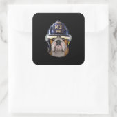 Grumpy English Bulldog Wearing Firefighter Helmet Vierkante Sticker (Tas)