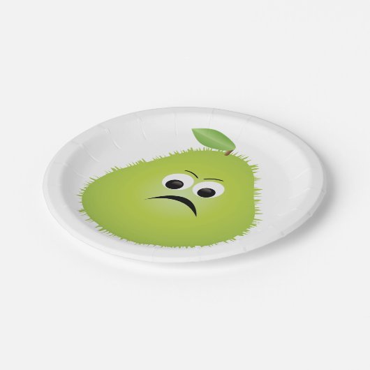 Grumpy Fuzzy Pear Face Grappig Fruit karakter Papieren Bordje (Gekanteld)