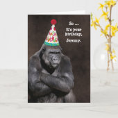 Grumpy Gorilla in Party Hat Birthday Personalized Kaart (Gele Bloem)