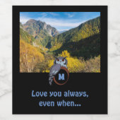 Grumpy Grandpa Owl Nesting on Monogram Egg Foto Wijn Etiket (Enkel label)