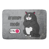 Grumpy mode op een rare vetkat badmat (Voorkant)