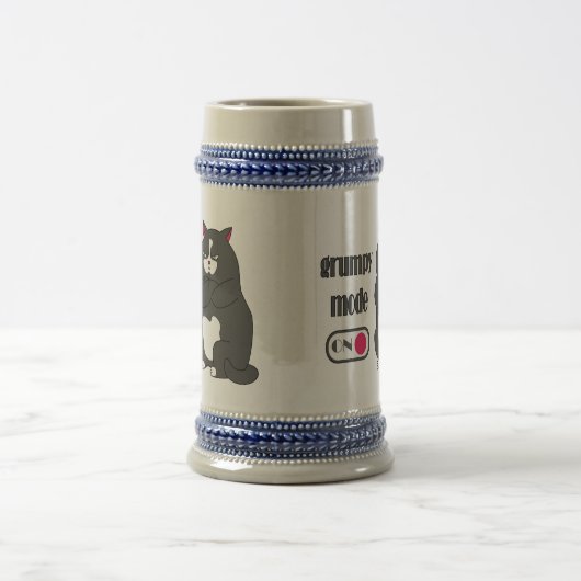 Grumpy mode op een rare vetkat bierpul (Center)