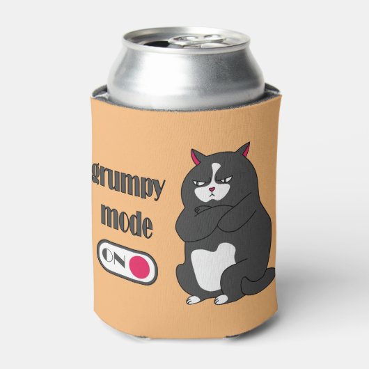 Grumpy mode op een rare vetkat blikjeskoeler (Blikje Voorkant)
