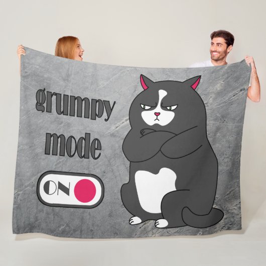 Grumpy mode op een rare vetkat fleece deken (In situ)