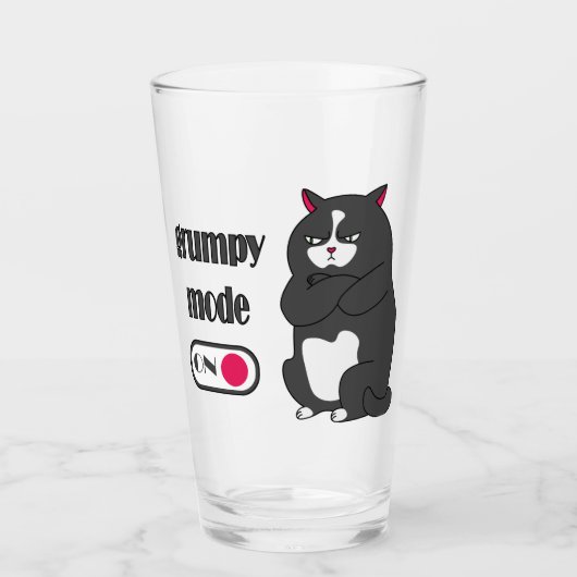 Grumpy mode op een rare vetkat glas (Voorkant)