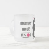 Grumpy mode op een rare vetkat matglas koffiemok (Voorkant links)