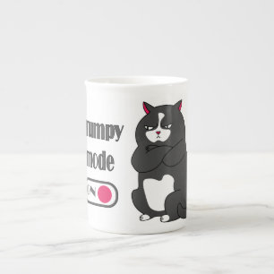 Grumpy mode op een rare vetkat porselein kop