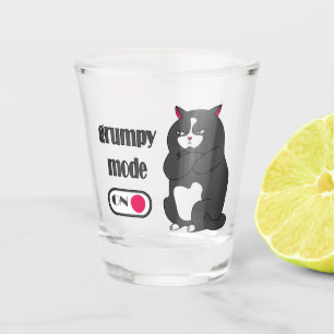 Grumpy modus op een grappige vetkat shot glas