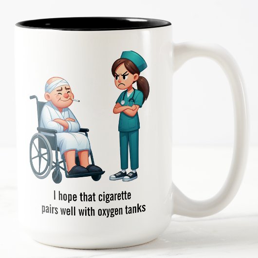 Grumpy Nurse Versus Smoking Senior Tweekleurige Koffiemok