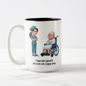 Grumpy Nurse Versus Smoking Senior Tweekleurige Koffiemok (Links)
