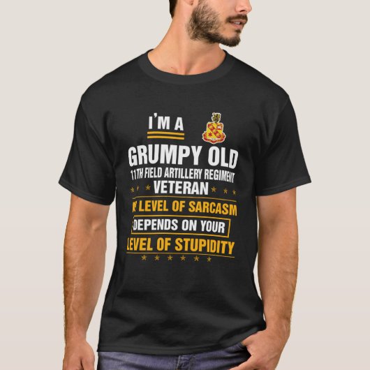 Grumpy Old 11th Field Artillery Regiment Veteran   T-shirt (Voorkant)