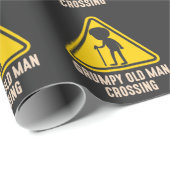 Grumpy Old Man Crossing Moody Granddad Cadeaupapier (Rol Hoek)