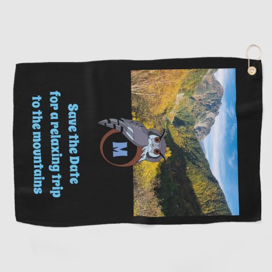 Grumpy Owl Nesting on Monogram Egg Foto Golfhanddoek (Horizontaal)