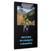 Grumpy Owl Nesting on Monogram Egg Foto Klembord (Rechts)