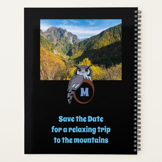 Grumpy Owl Nesting on Monogram Egg Foto Planner (Achterkant)