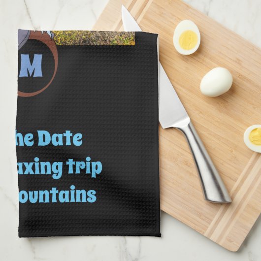 Grumpy Owl Nesting on Monogram Egg Foto Theedoek (Quarter Fold)