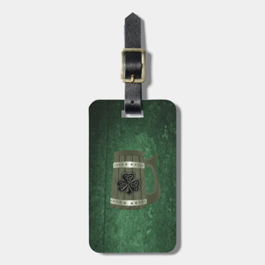 Grunge beer mok Ierse geluksshamrock gepersonalise Bagagelabel (Voorkant verticaal)