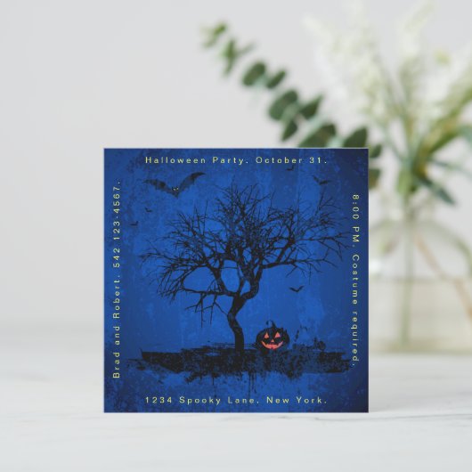 Grunge Blauw Spooky Halloween Feestuitnodiging Kaart (Staand voorkant)