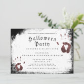 Grunge Bloedige Hand Prints Halloween Party Kaart (Staand voorkant)