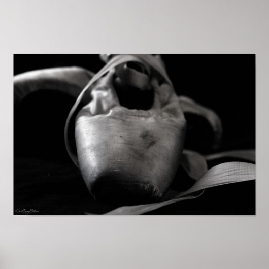 Grunge BW-pointe (ballet) schoenen Poster (Voorkant)