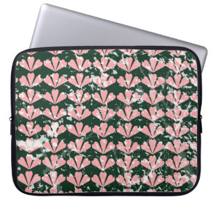 Grunge harten en bloemen patroon. laptop sleeve