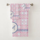Grunge Monogram | Elegant roze en blauw patroon Bad Handdoek (Insitu)