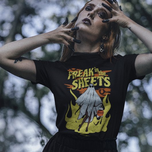 Grunge Naughty Freak in de bladen Ghost Halloween T-shirt