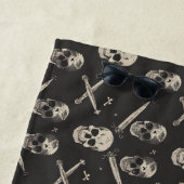 Grunge Pirate Skulls Patroon Strandlaken (In situ)