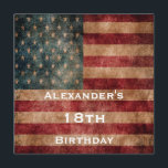 Grunge USA Stars & Stripes 18e verjaardag Kaart<br><div class="desc">Gepersonaliseerde shabby chic, stijlvolle, modieuze patriottische jongen / man verjaardagsfeestuitnodiging met de Amerikaanse Amerikaanse Stars and Stripes grunge-effectvlag. Cool geweldige trendy 18e verjaardag nodigen voor hem uit. Een patriottische uitnodiging voor mannen. Perfect voor elk mannelijk evenement, voor mannen: vader, broer, neef, vriend, echtgenoot, zoon. Alle tekst op deze verjaardagsfeestuitnodigingen is...</div>