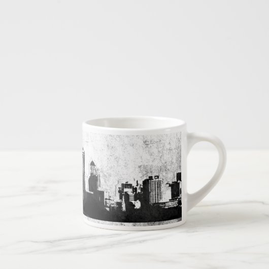 Grungy city background in zwart-wit espresso kop (Rechts)