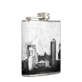 Grungy city background in zwart-wit heupfles (Rechts)