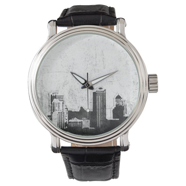 Grungy city background in zwart-wit horloge (Voorkant)