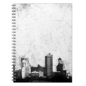 Grungy city background in zwart-wit notitieboek (Voorkant)