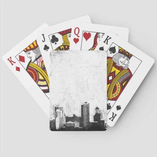 Grungy city background in zwart-wit speelkaarten (Achterkant)