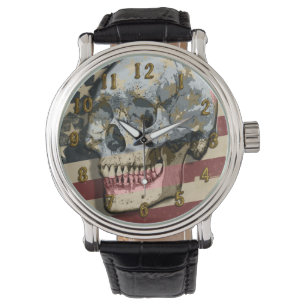 Grungy Skull over  stijl Amerikaanse vlag Horloge