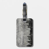 Grungy Urban City Scape Black White Bagagelabel (Achterkant verticaal)