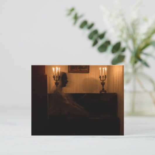 Gruwelijke geesten in de kamer. dansend stel briefkaart (Staand voorkant)