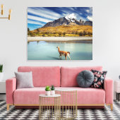 Guanaco over de rivier de Torres del Paine Canvas Afdruk (Insitu (Woonkamer))