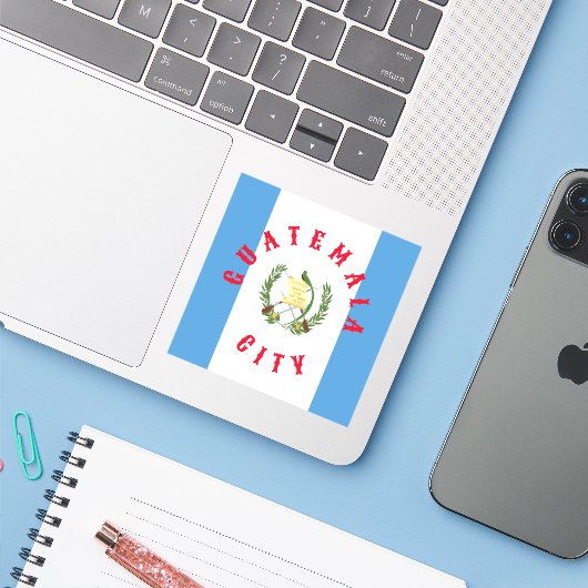 Guatemala City Flag en wapenschild Quetzal Bird Sticker (Laptop met iPhone)