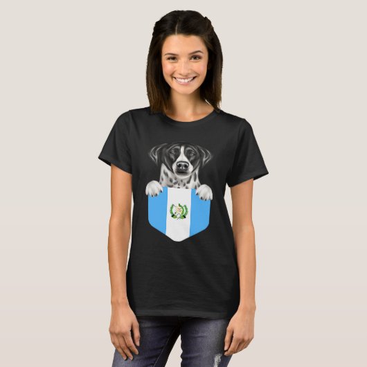 Guatemala Flag Pointer Dog In Pocket T-shirt (Voorkant volledig)