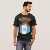 Guatemala Flag Rhodesian Ridgeback Dog In Pocket T-shirt (Voorkant volledig)