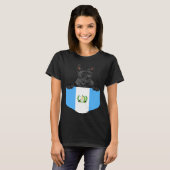 Guatemala Flag Scottish Terrier Dog In Pocket T-shirt (Voorkant volledig)