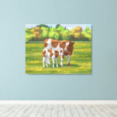 Guernsey Koe en Cute Calf in Summer Pasture Canvas Afdruk (Insitu (Houten vloer))