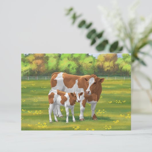 Guernsey Koe en Cute Calf in Summer Pasture Kaart (Staand voorkant)