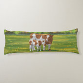 Guernsey Koe en Cute Calf in Summer Pasture Lichaamskussen (Achterkant)